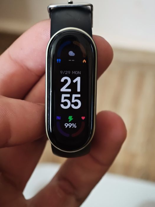 Mi Band 6 + допълнителна каишка мартеница