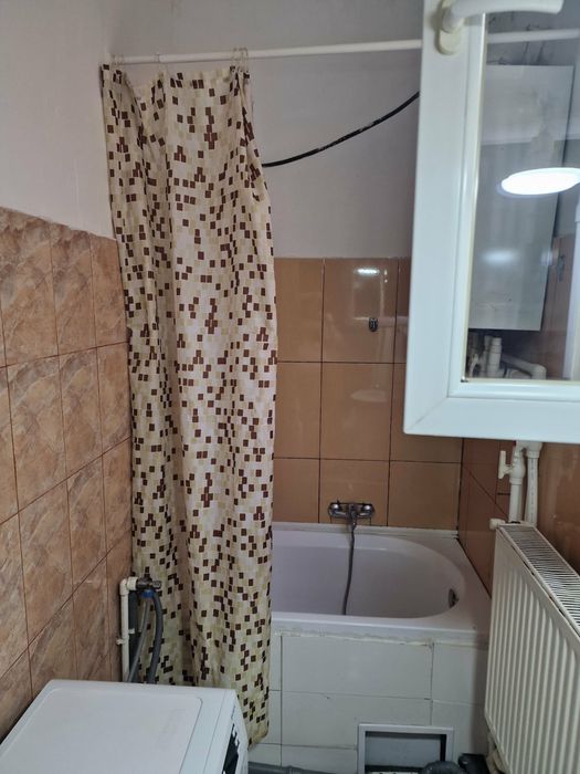 Inchiriez apartament obor