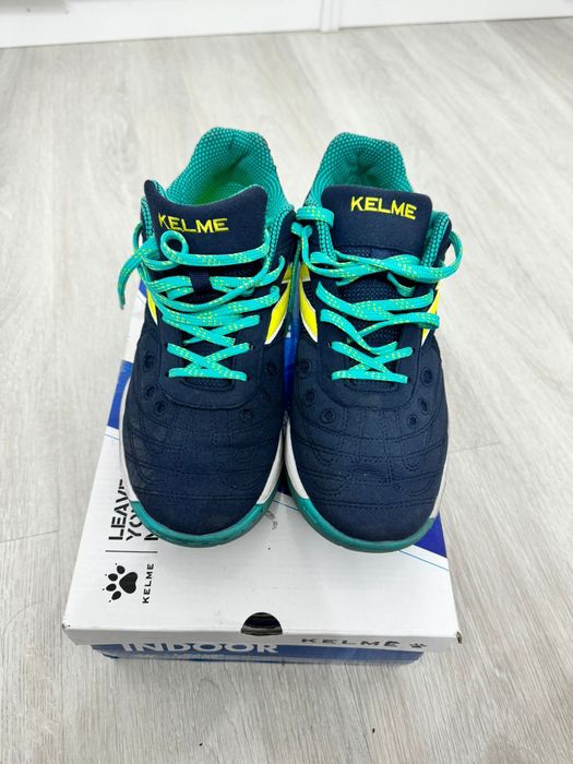 Продам футзалки Kelme