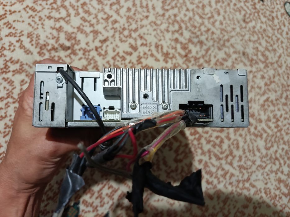 Pioneer dilfin p1  60 w blutus o'rnatilgan