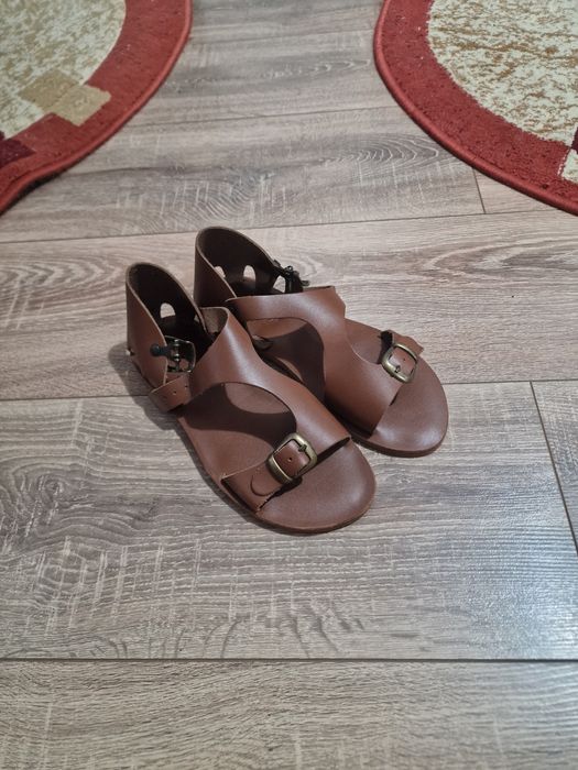 Vand sandale sex F, mărimea 36 din piele.