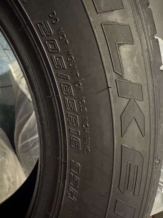 Vând anvelope auto 205/65 R16