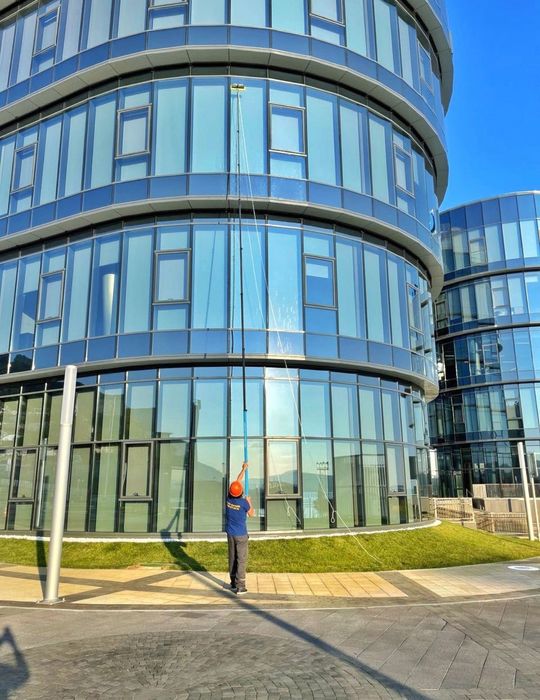 Мойка витражей и окон  в Астане