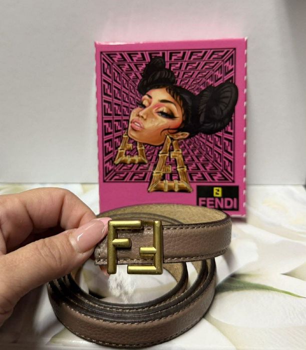 #колан 
Естествена кожа в кутия 
Цена 45 €
Еконт