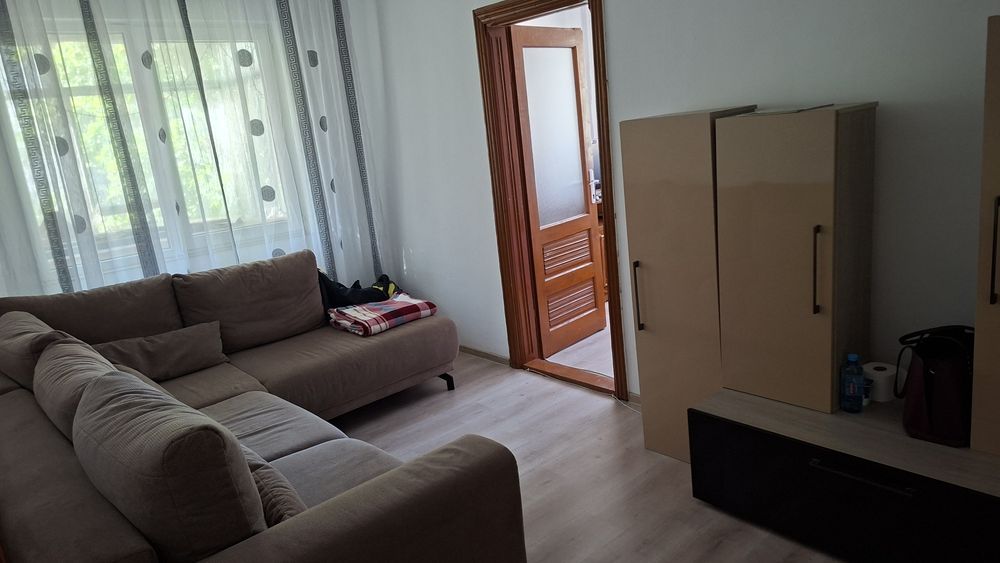 Vând Apartament  3 Camere Valea Rosie