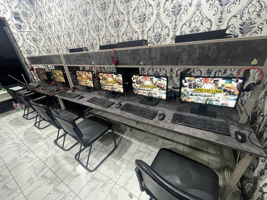 Kompyuter lar sotiladi 18 ta pul keb turadigan joy