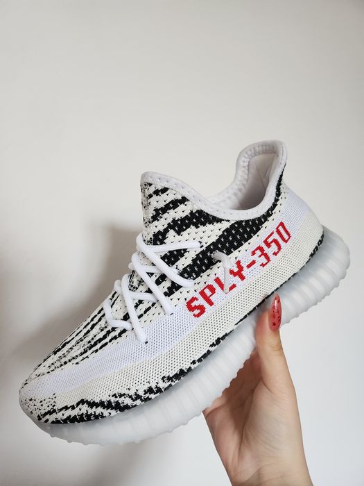 Adidasi yeezy 350 zebra