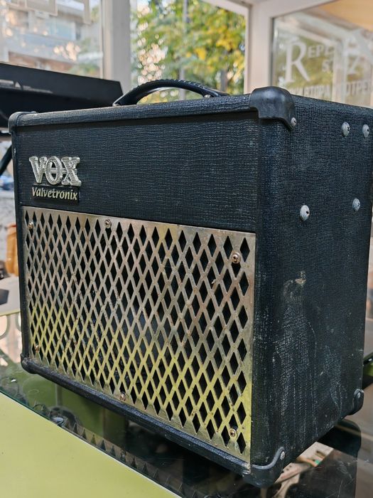 Лампово кубе VOX AD15VT