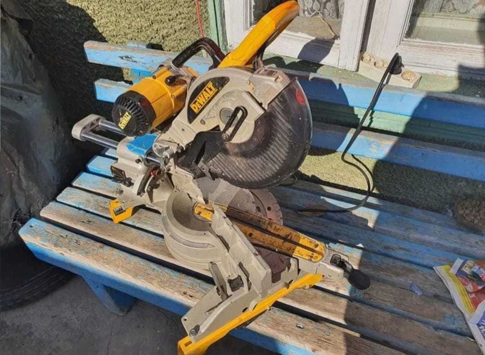Fierastrau stationar dewalt