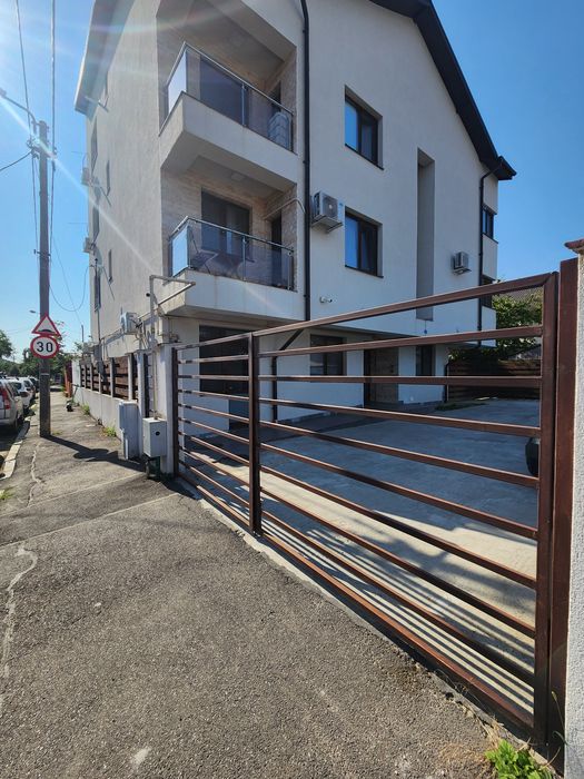 Spatiu comercial 6 min metrou Aparatorii Patriei  , AC , TV , boiler , bloc 2024