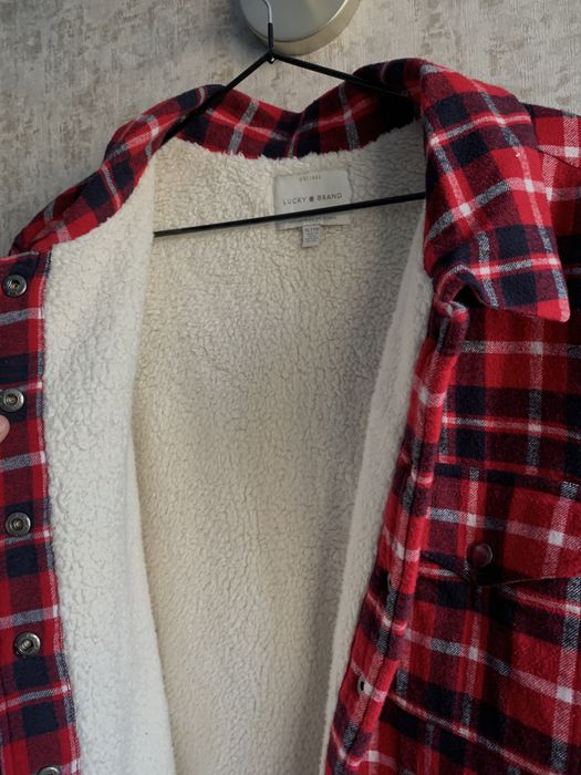 Продается куртка на осень весну