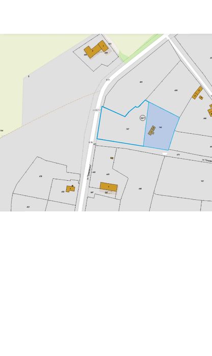 КЪЩА с парцел 4940 кв.м. на 15 км от морето