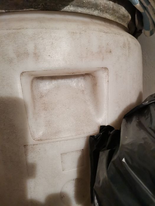 Бидони за домашна употреба.