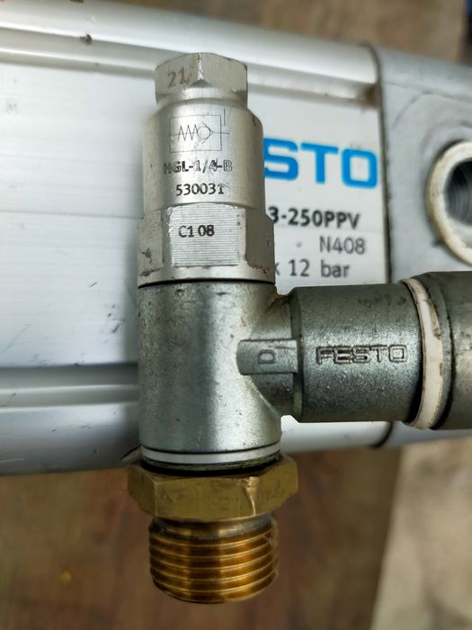 Пневмоцилиндр FESTO (ITALIA)