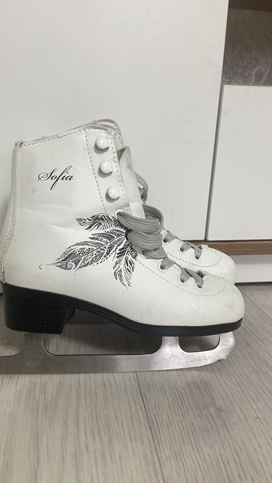 Продам коньки для девочек