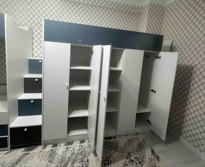 Продам двухъярусный кроват 3в1