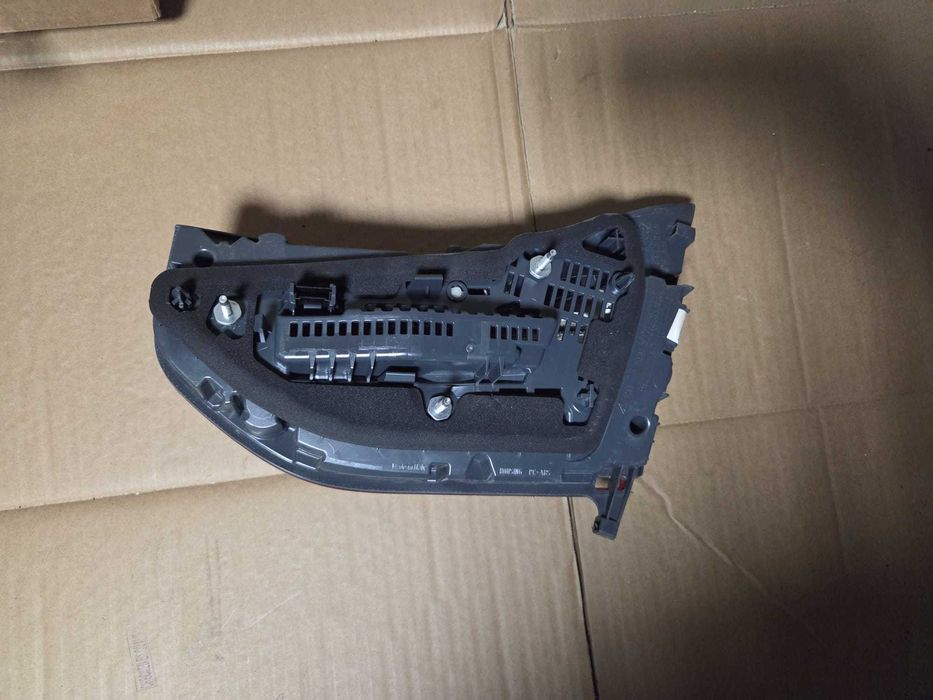Stop lampa tripla haion portbagaj BMW seria 7 G11 G12 cod 7342968