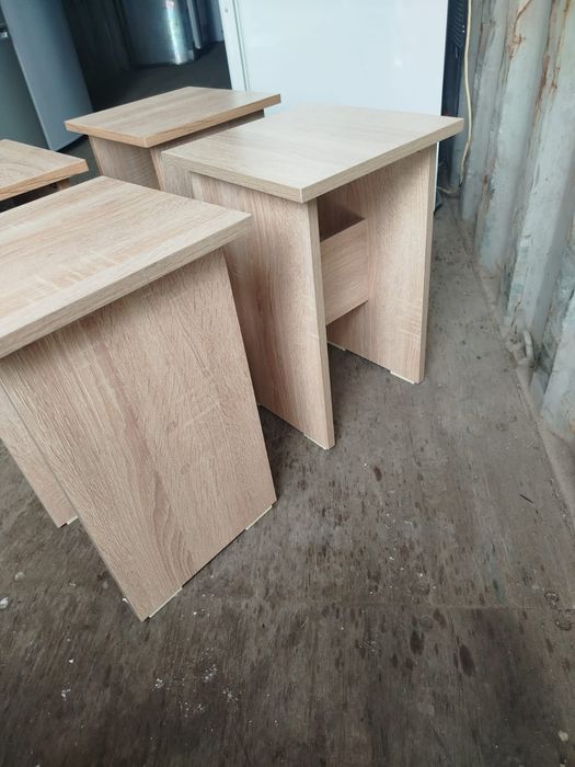 Табуретки 4 шт  на кухоную