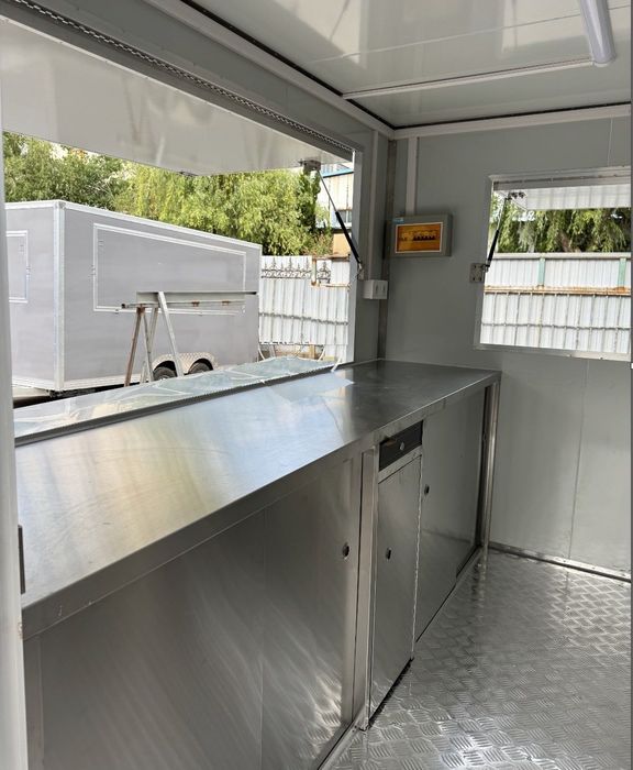 Rulota fast-food noua