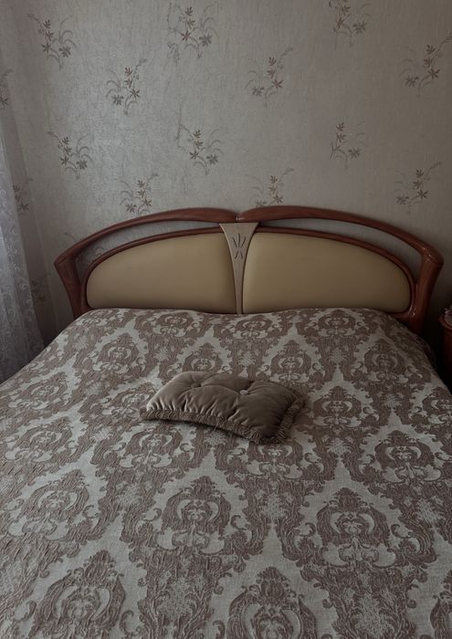 Продам спальный гарнитур