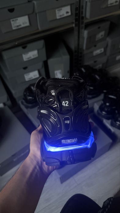 Balenciaga runner LED