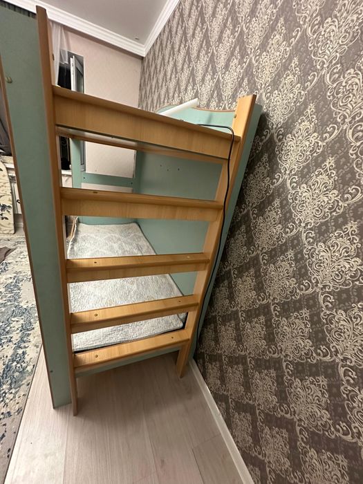 Продам двухъярусную кровать
