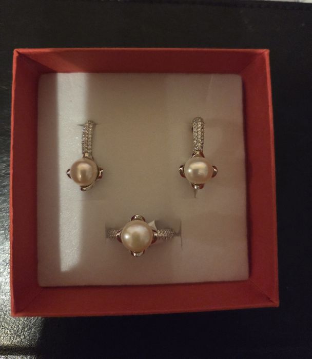 Продается серебро с жемчугом 925 пробы