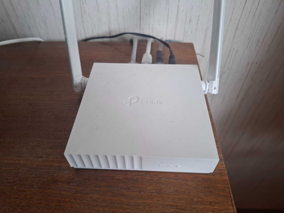 Компютър. монитор, клавиатура +подарък колонки и рутер