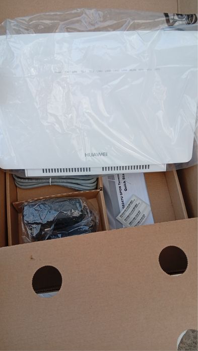 Routerul de internet Huawei EchoLife HG8247U ONT GPON Gigabit Dual Band