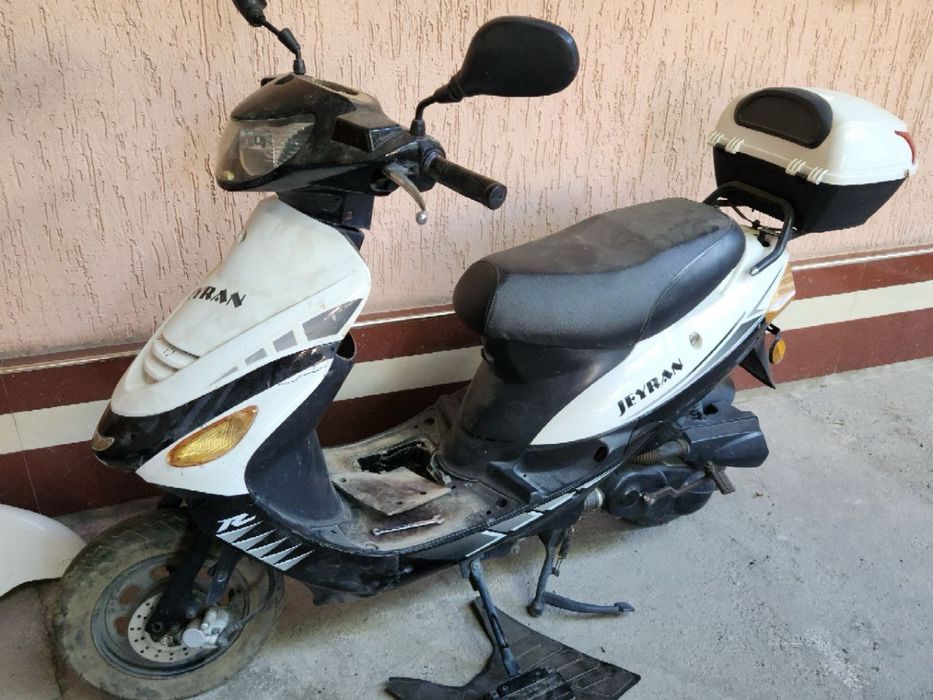 Jeyran skuter ot kuchi kop