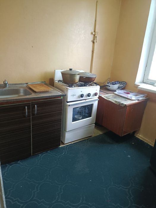 Сдается 1 ком кв в Чирчике 2 мкн 2 этаж около канечки рядом 7 школы