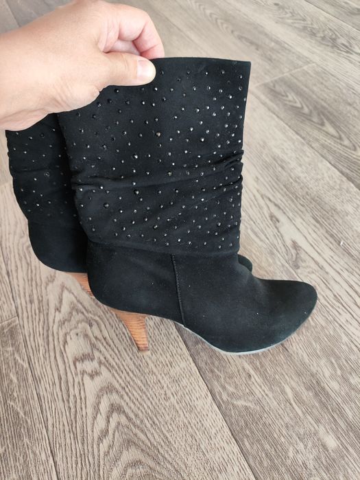 Продам женские сапоги