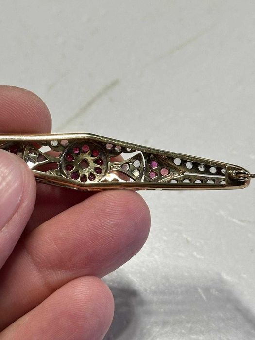 BROSA AUR 18K + Argint 925 + 43 Diamante = 1CT + 16 Rubine = 0.50ct - Mare - Vintage - 12g. - Art Deco !