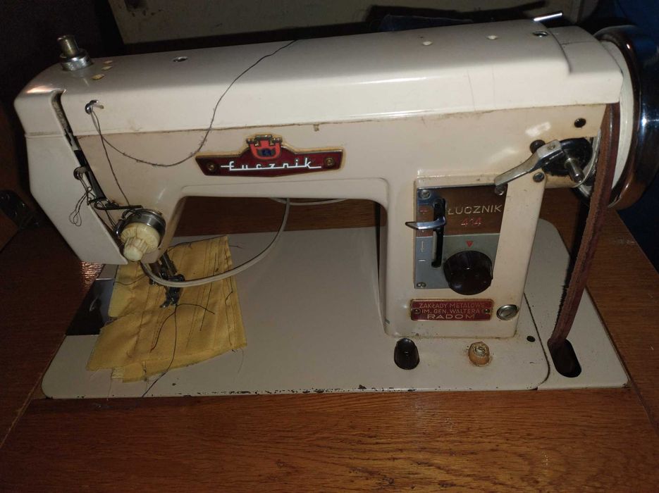 Крачна шевна машина