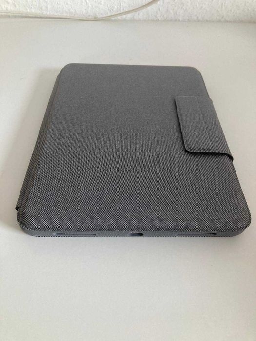 Logitech Folio Touch pentru iPad 11" – tastatură iluminată + trackpad