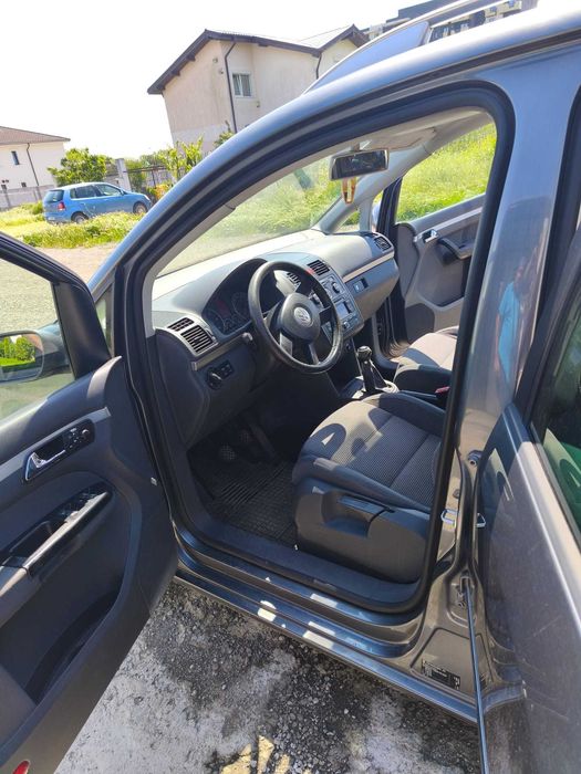 VAND VW TOURAN  2.0 tdi  BKD  140 cai din anul 2006