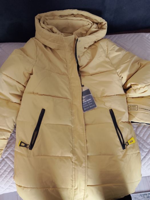 Продам куртку новую