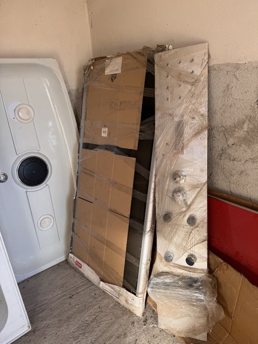 Cada cu duş de sticl