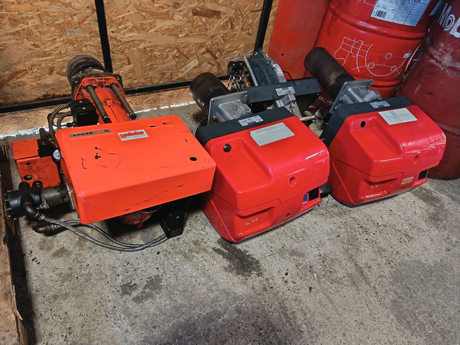 Injector arzător ulei