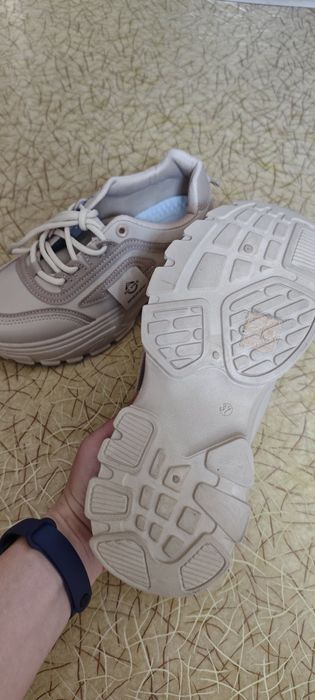 Женские кроссовки (новые)