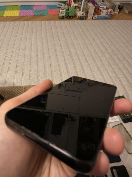 Samsung Galaxy S23 cu accesorii