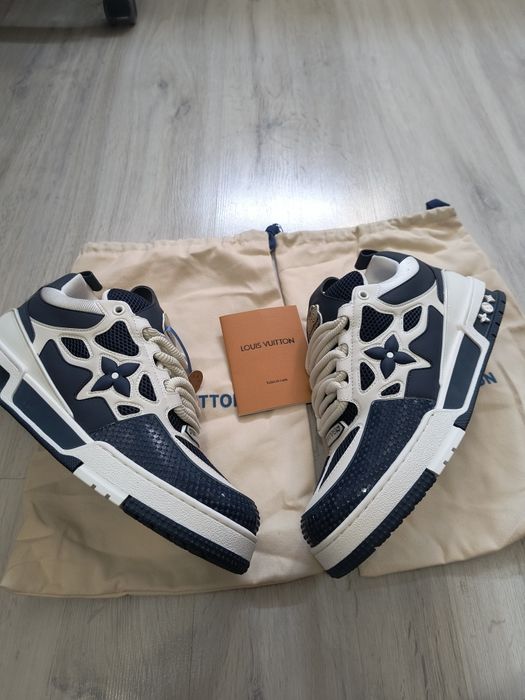 Louis Vuitton skates navy blue 43