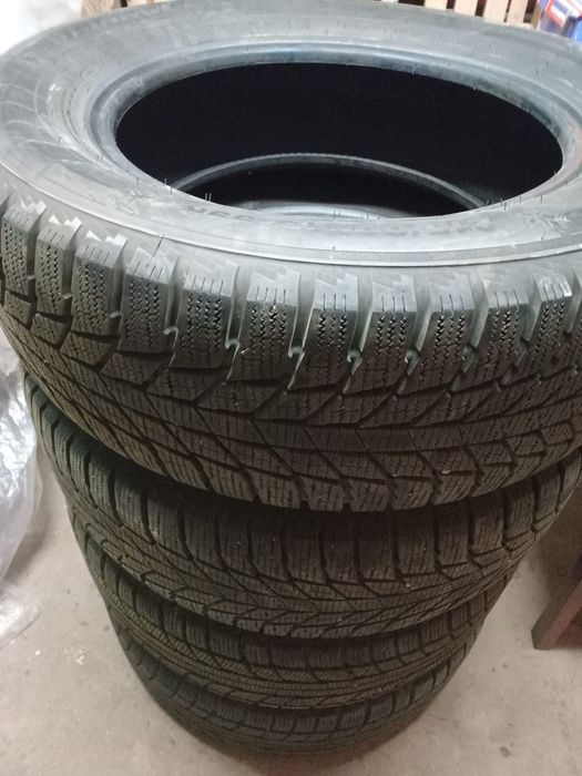Продается зимние шини .