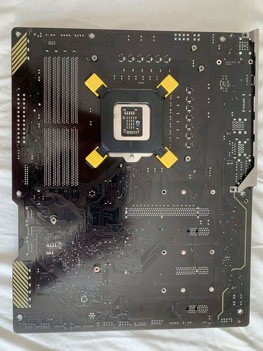 Placa de Baza Gigabyte Z590 Gaming X + Procesor i7 10700K