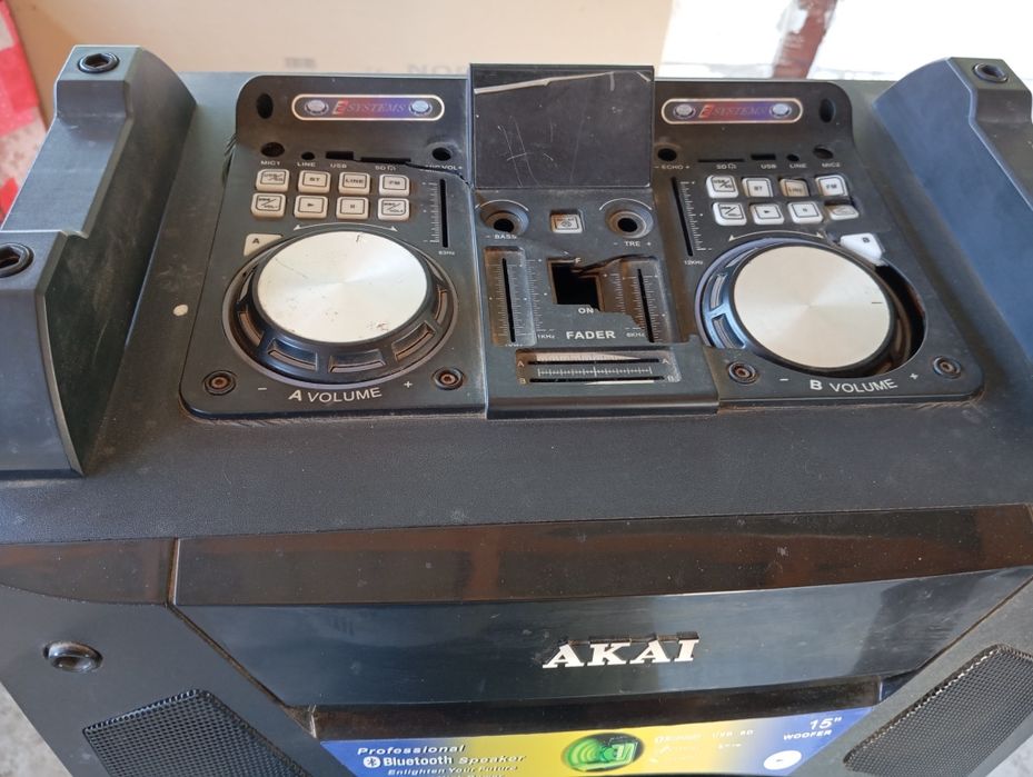 Vând boxa AKAI 2024
