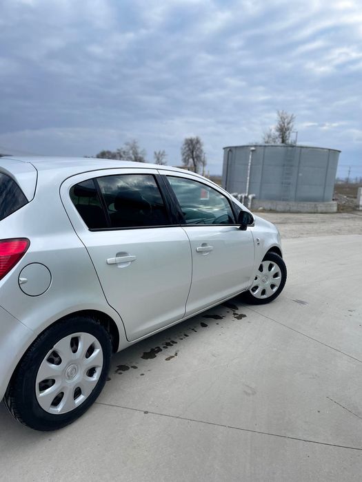 Vând opel corsa 2010