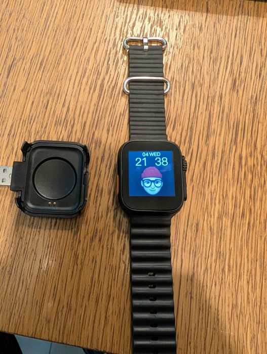 Ceas smartwatch Ultra 8, negru, cu puls, pași și încărcător USB