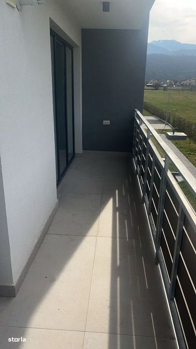 Lumina naturală pe tot parcursul zilei .