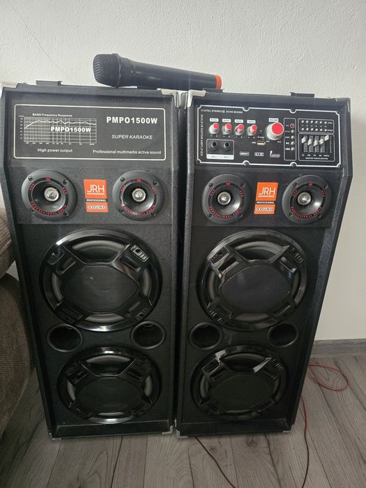 Vând boxe aproape noi