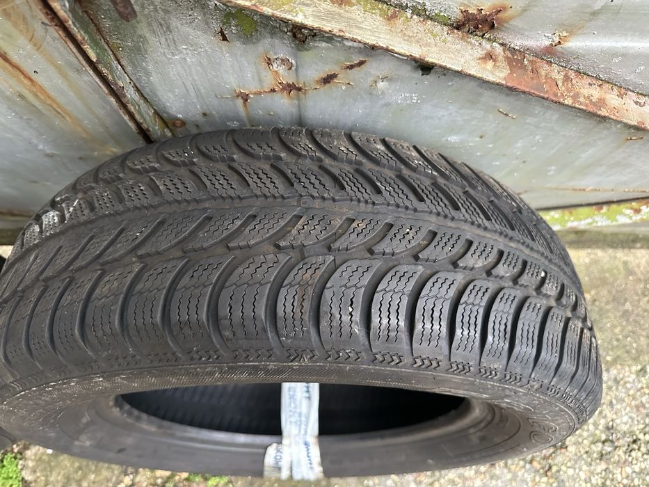 Пеодават се 2 броя зимни гуми 15 цола Debica Frigo 2 195/65R15